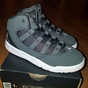 girls jordan max aura